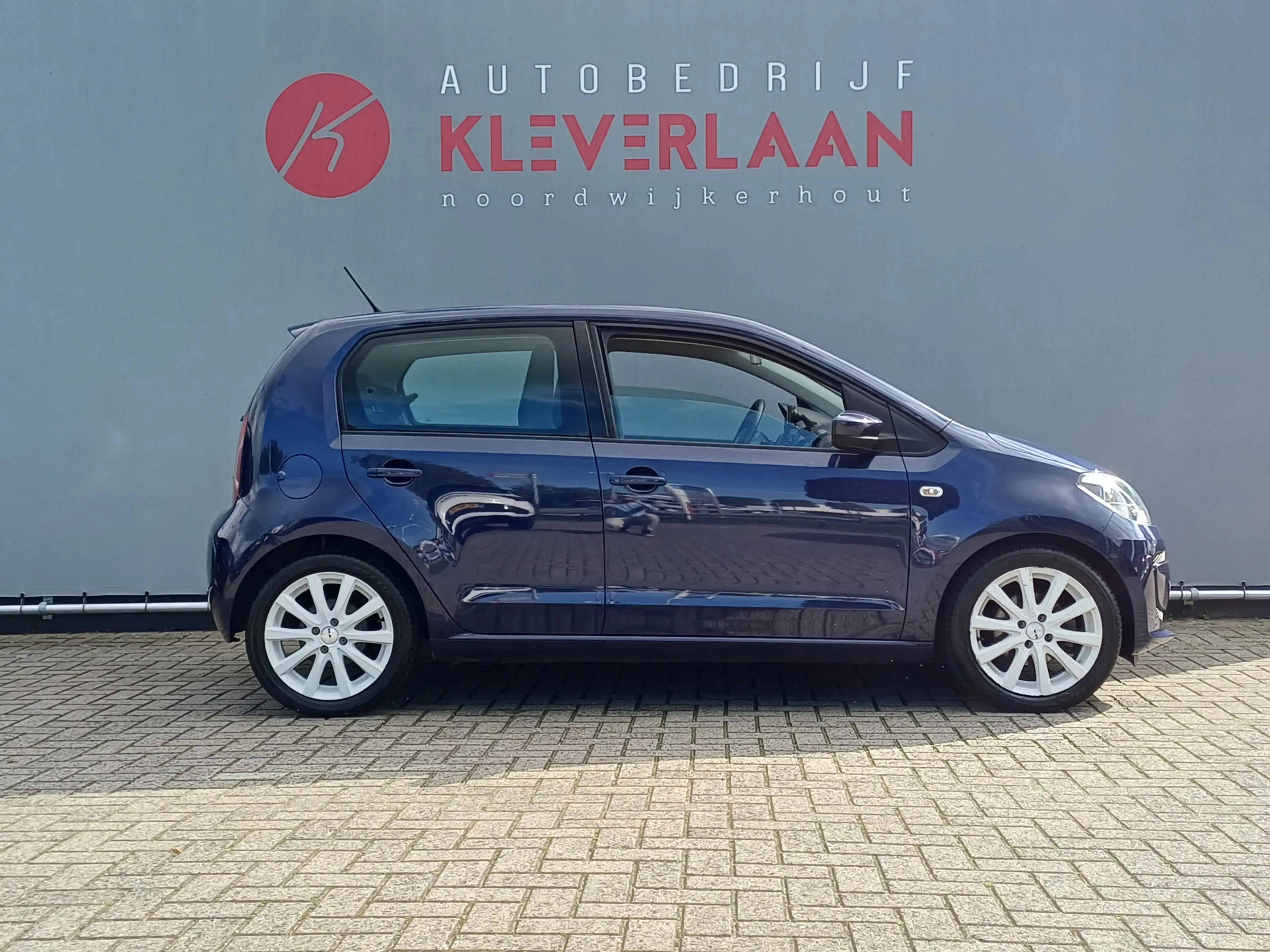 Volkswagen up! 1.0 move up! BlueMotion Automaat | AIRCO | PARKEER — photo 2