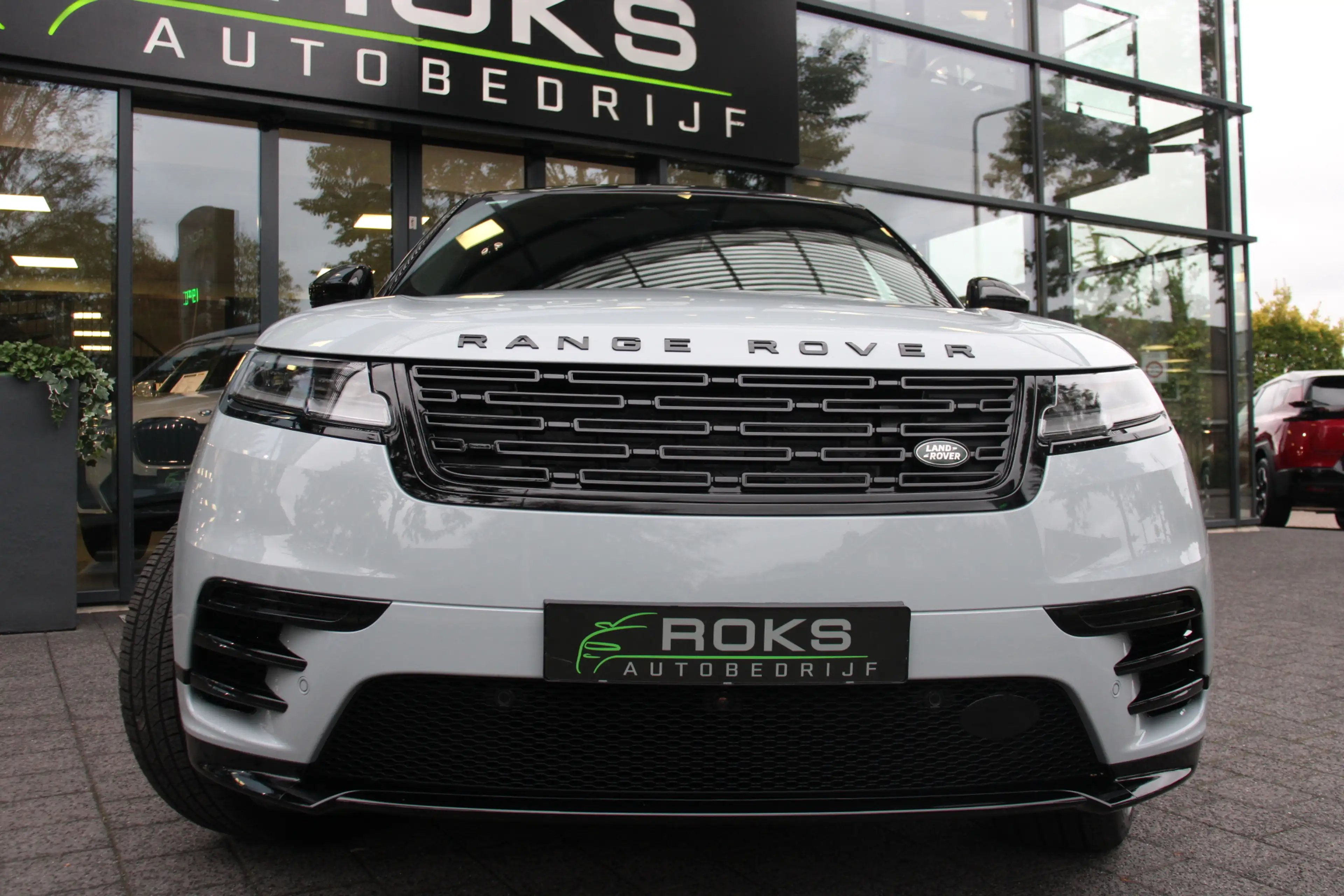 Land Rover Range Rover Velar 2.0 P400e AWD Autobiography PHEV BlackPack — photo 15