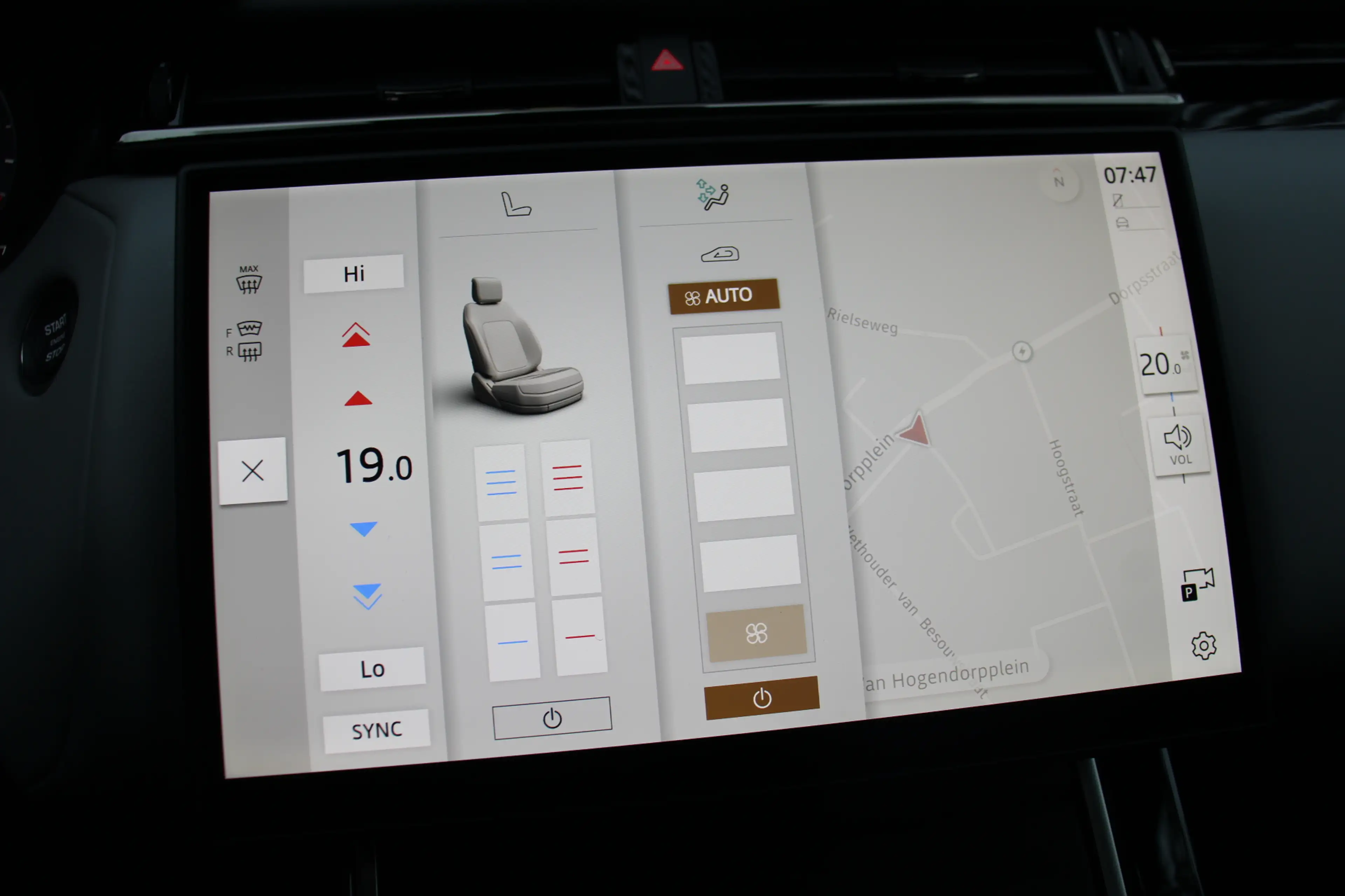 Land Rover Range Rover Velar 2.0 P400e AWD Autobiography PHEV BlackPack — photo 14