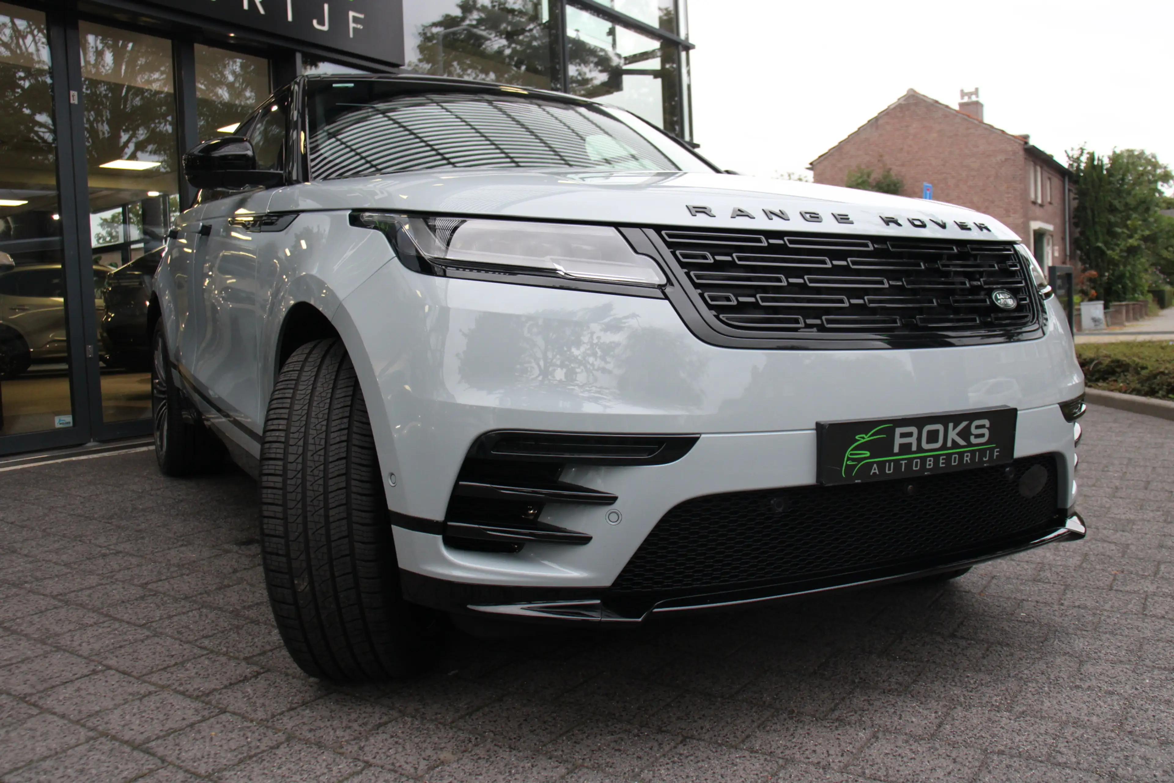Land Rover Range Rover Velar 2.0 P400e AWD Autobiography PHEV BlackPack — photo 13