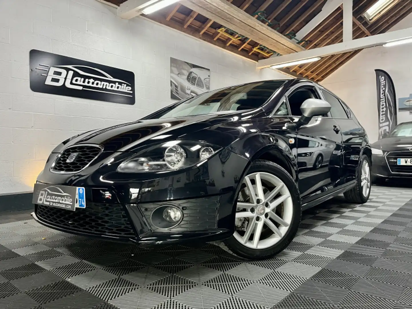 SEAT Leon 2.0 TSI 211CH FR Noir - 1