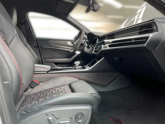 Audi RS6 view 10