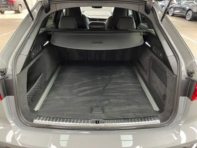 Audi RS6 view 11