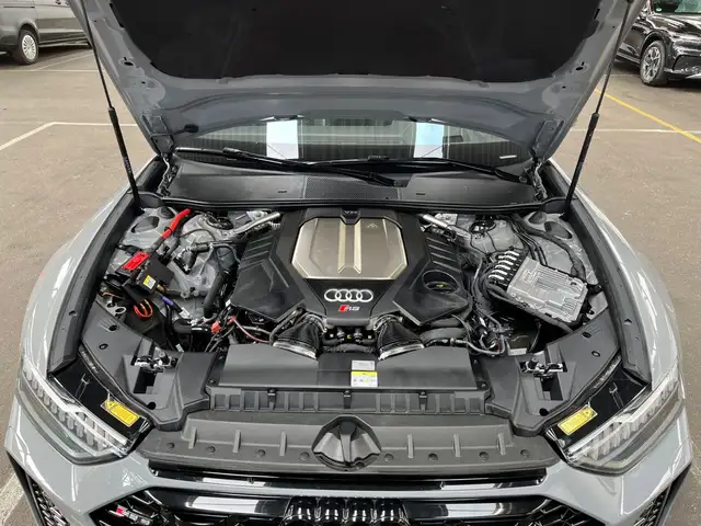 Audi RS6 view 12