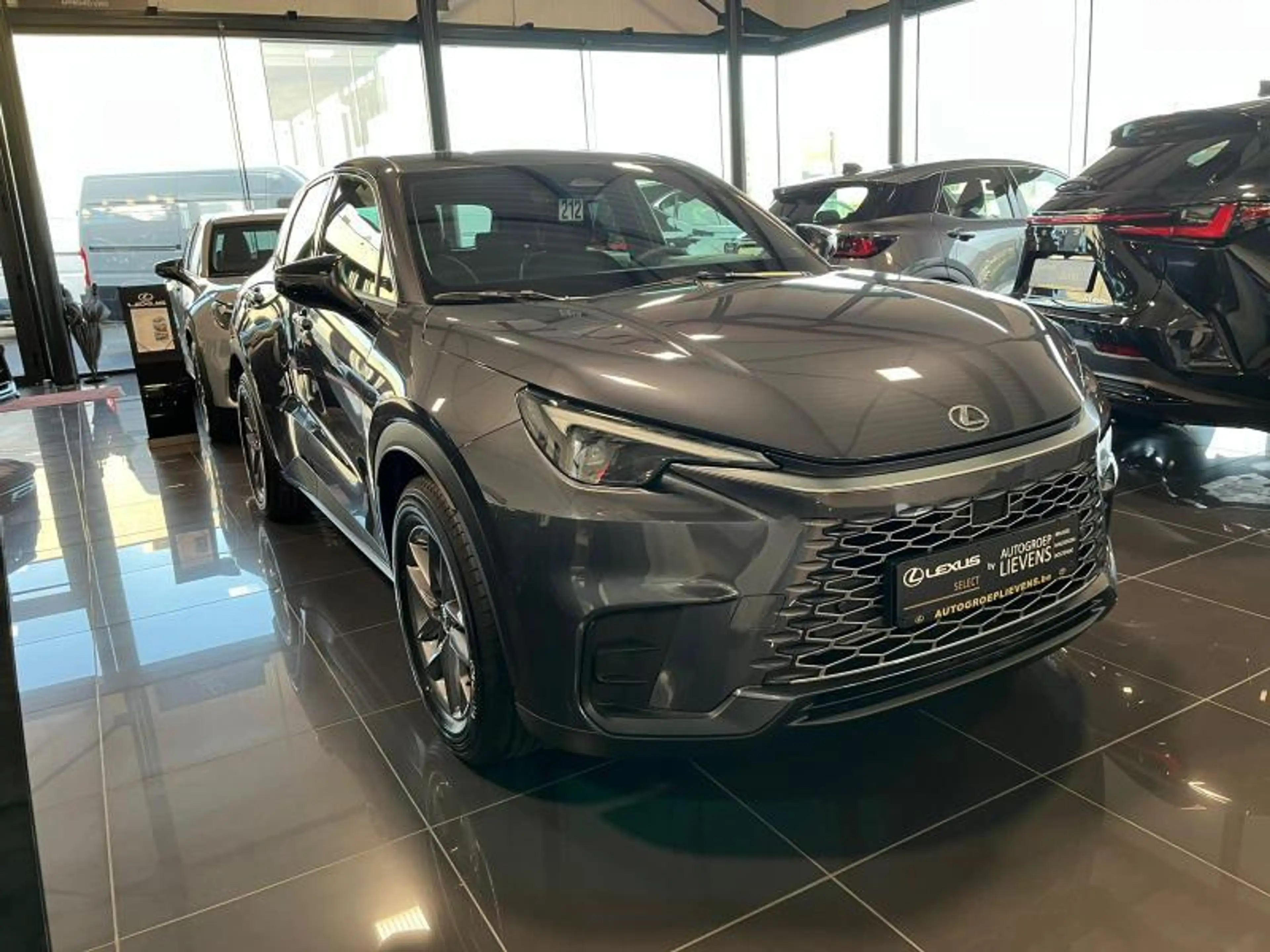 Lexus LBX 1.5 HYB BASE + COMFORT PACK — photo 3