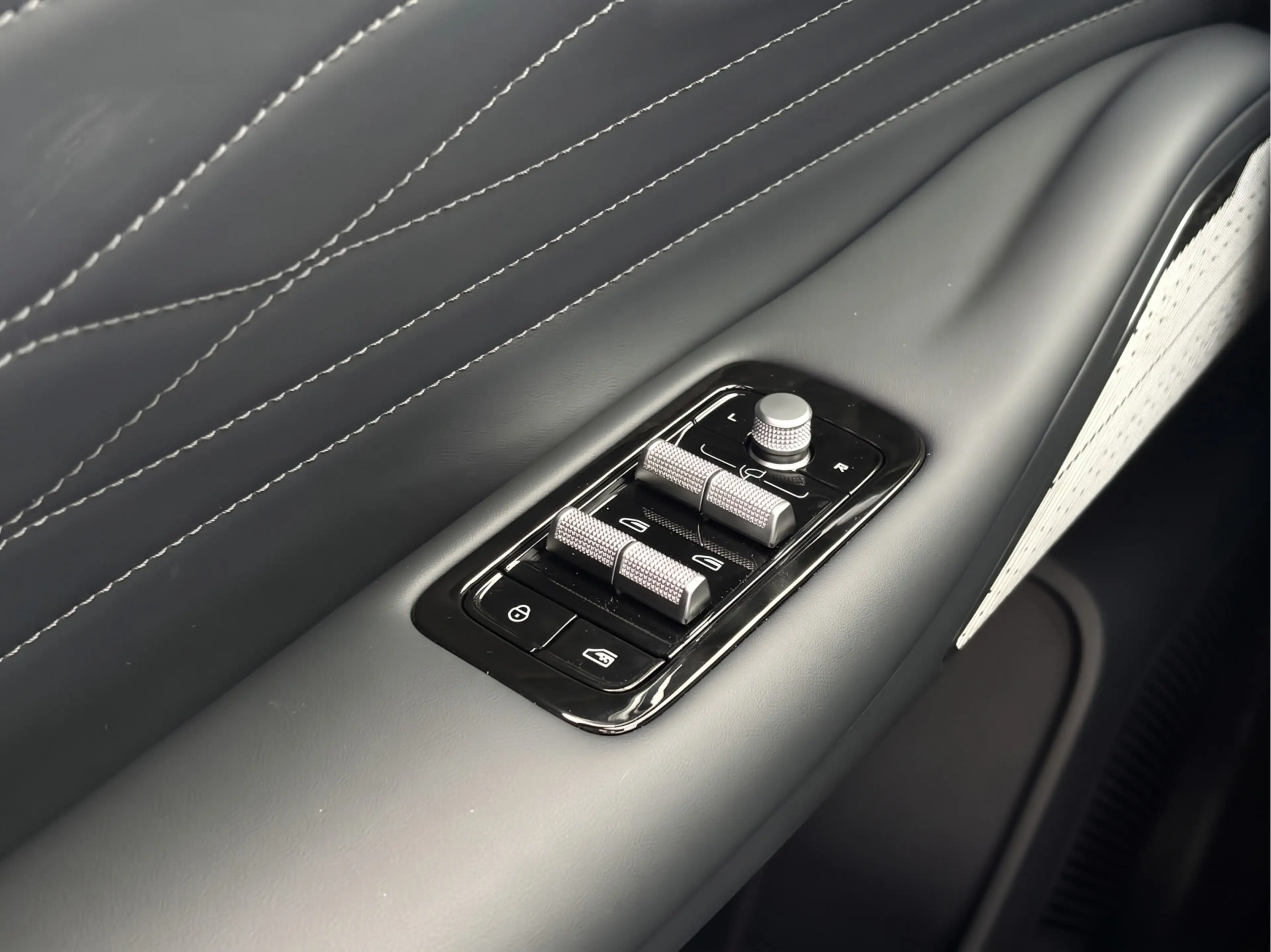 Geely Starray EM-i 1.5 Max+ — photo 16