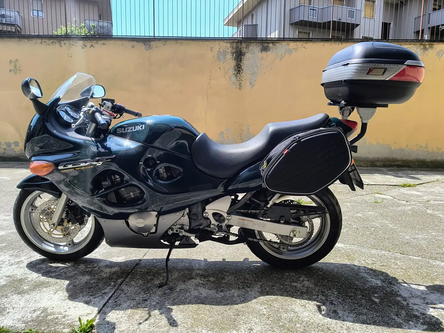 Suzuki GSX 750 Zelená - 2