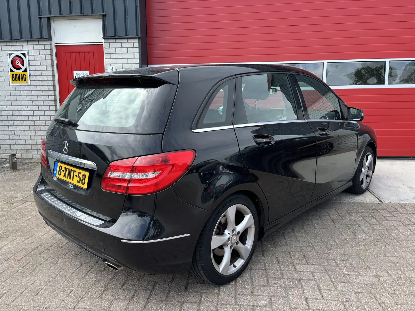 Mercedes-Benz B 180 Prestige Comfort AUTOMAAT / XENON / NAVI / AIRCO / Zwart - 2