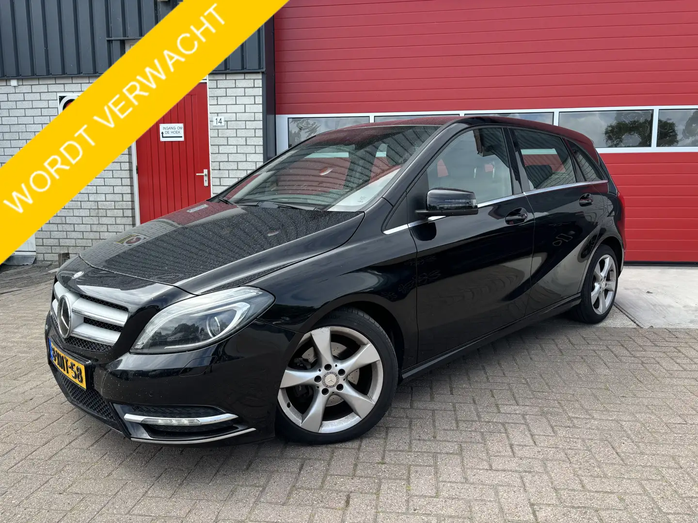 Mercedes-Benz B 180 Prestige Comfort AUTOMAAT / XENON / NAVI / AIRCO / Zwart - 1