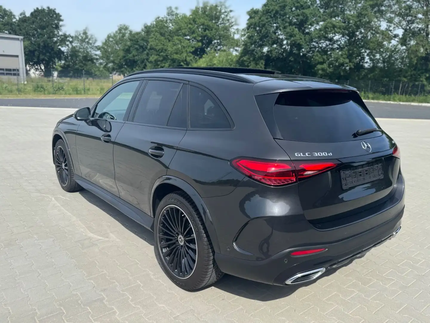 Mercedes-Benz GLC 300 d 4M AMG Night -ACC-Pano-RFK-20Z Gris - 2