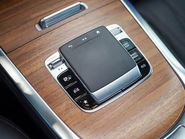Mercedes-Benz G-Class view 27