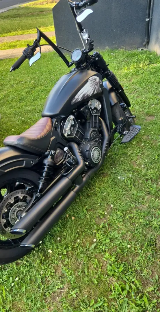 Indian Scout Bobber Noir - 1