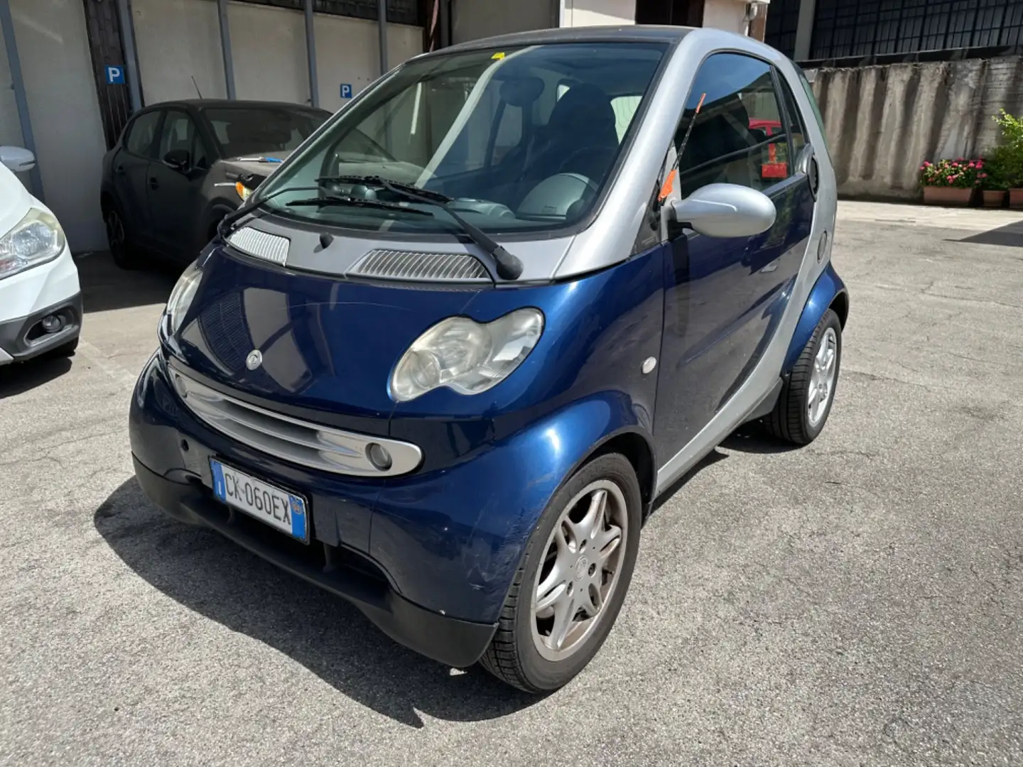 smart forTwo 700 coupé - Autonavigli Bleu - 1
