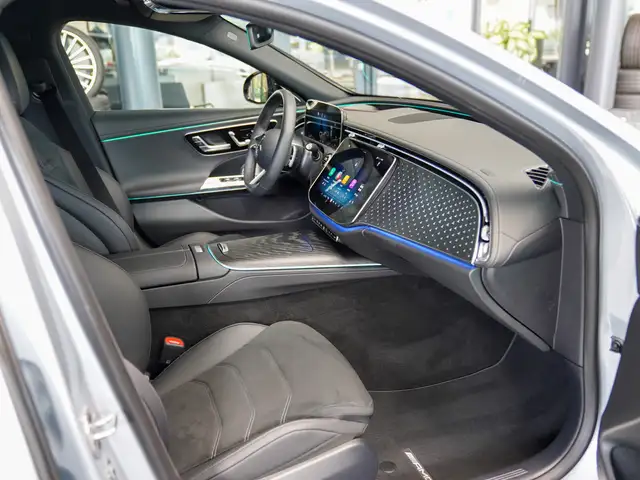 Mercedes-Benz E-Class view 12
