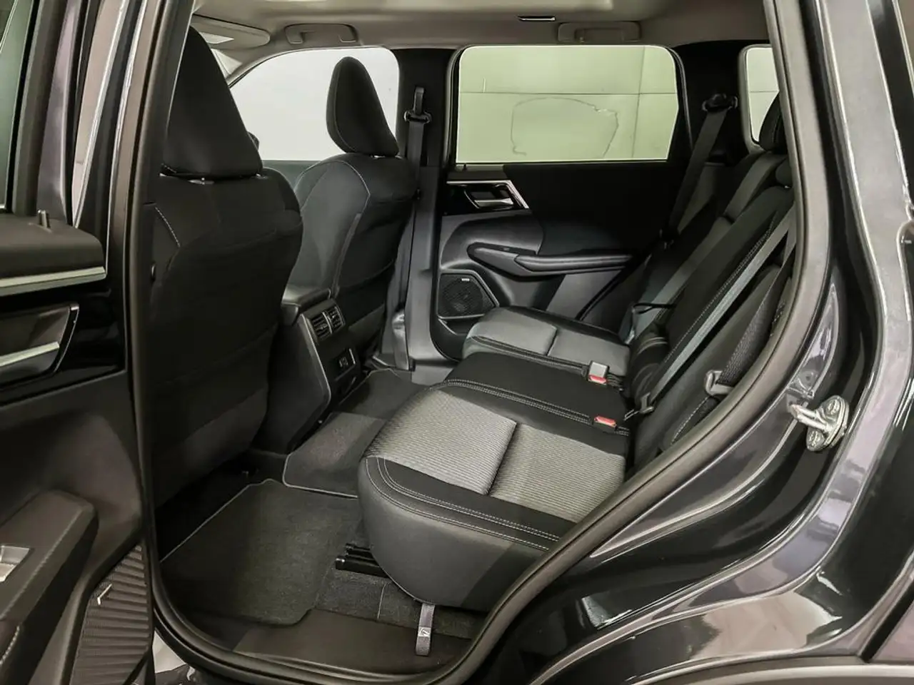 Mitsubishi Outlander снимка Mitsubishi Outlander