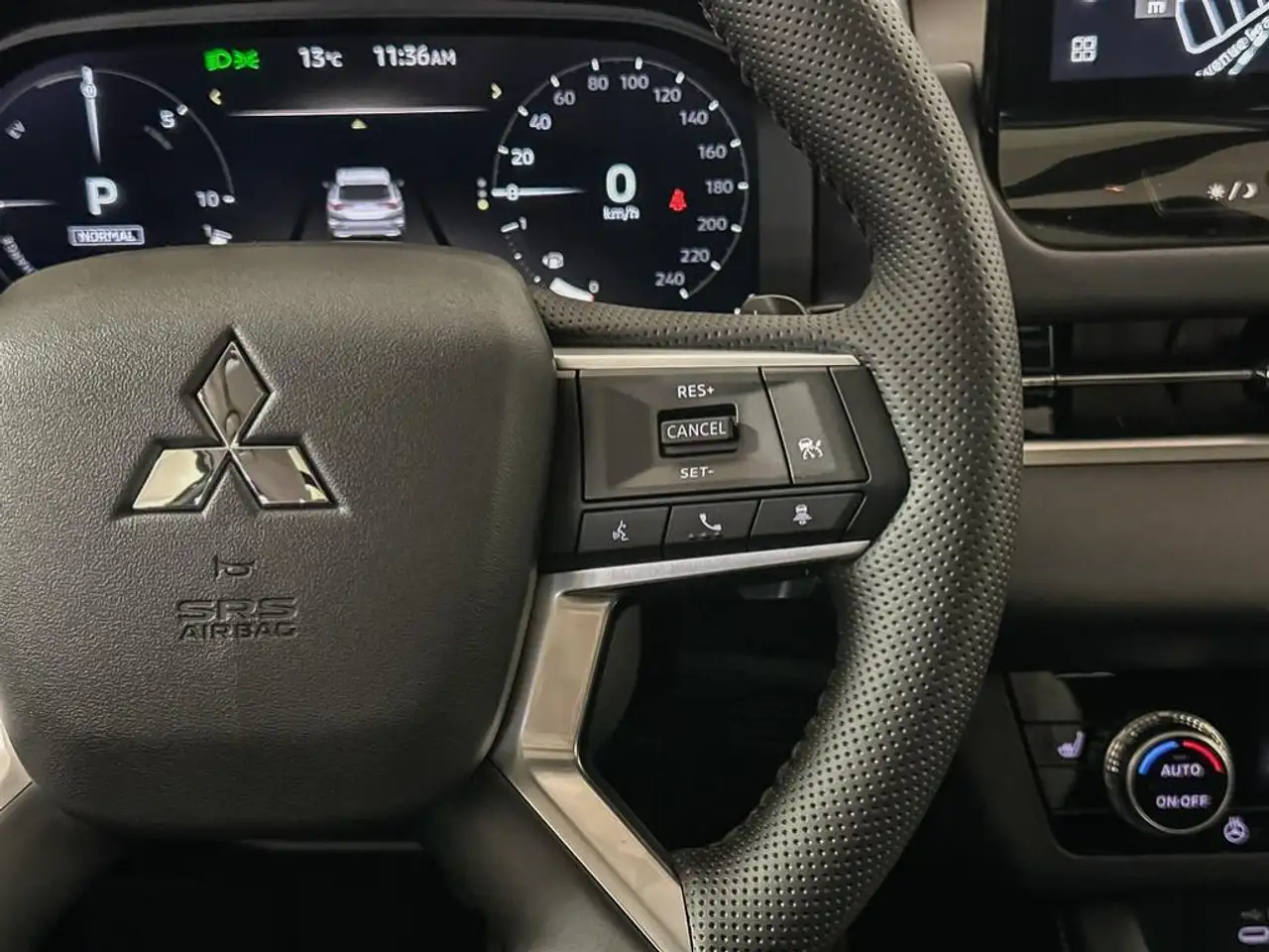 Mitsubishi Outlander снимка Mitsubishi Outlander