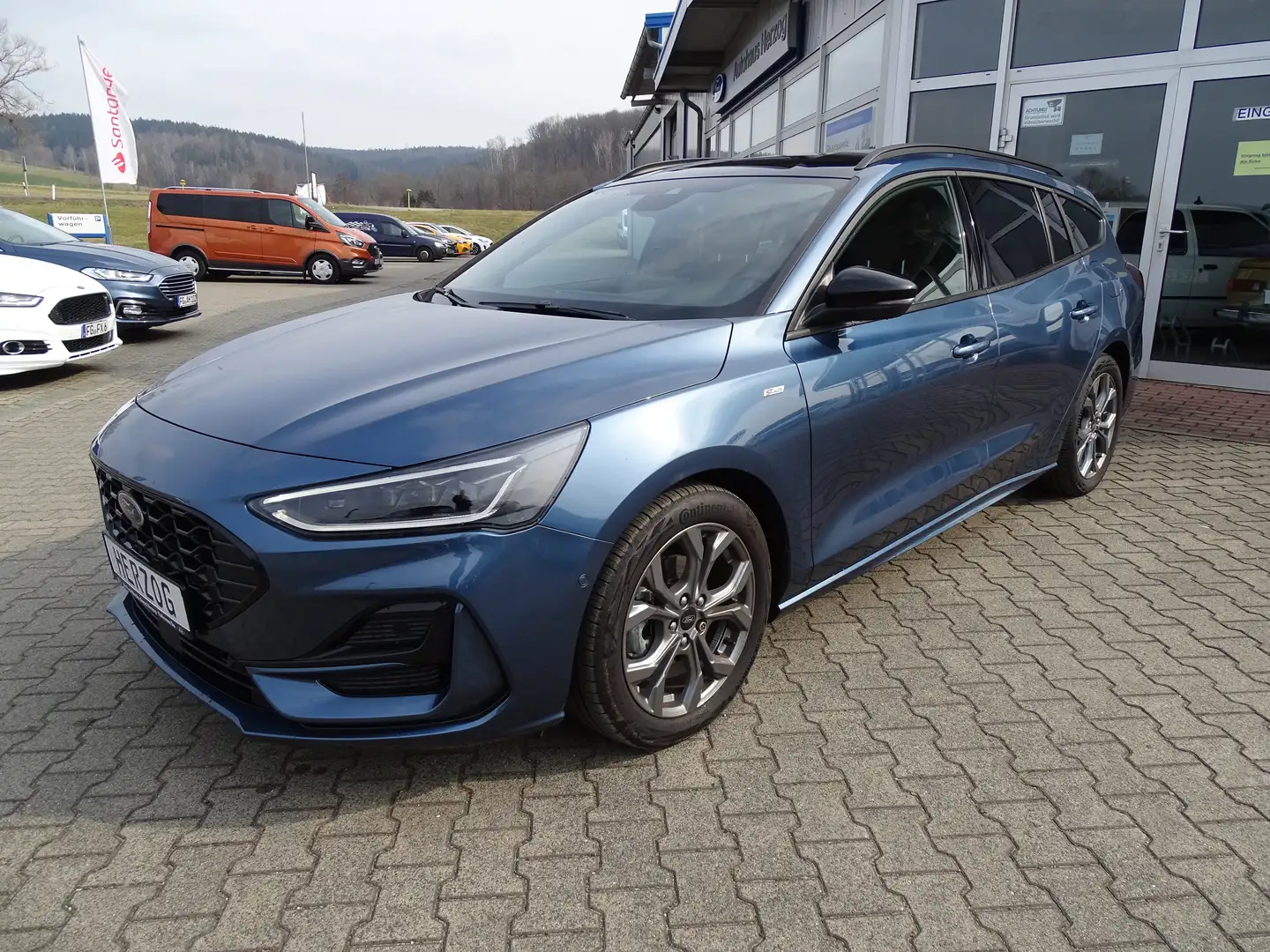Ford Focus ST-Line X Turnier Blau - 1