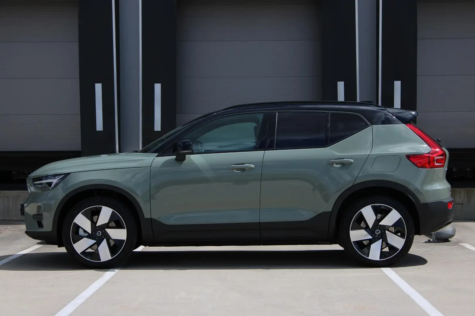 Volvo EX40 Single Motor Extended Range Ultra 82 kWh Panoramad Vert - 2