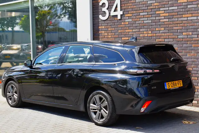 Peugeot 308 view 2