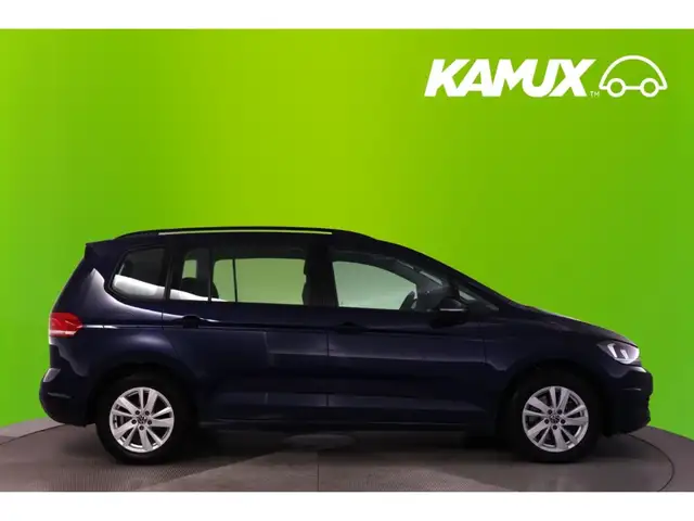 Volkswagen Touran view 3