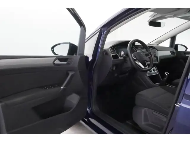 Volkswagen Touran view 17