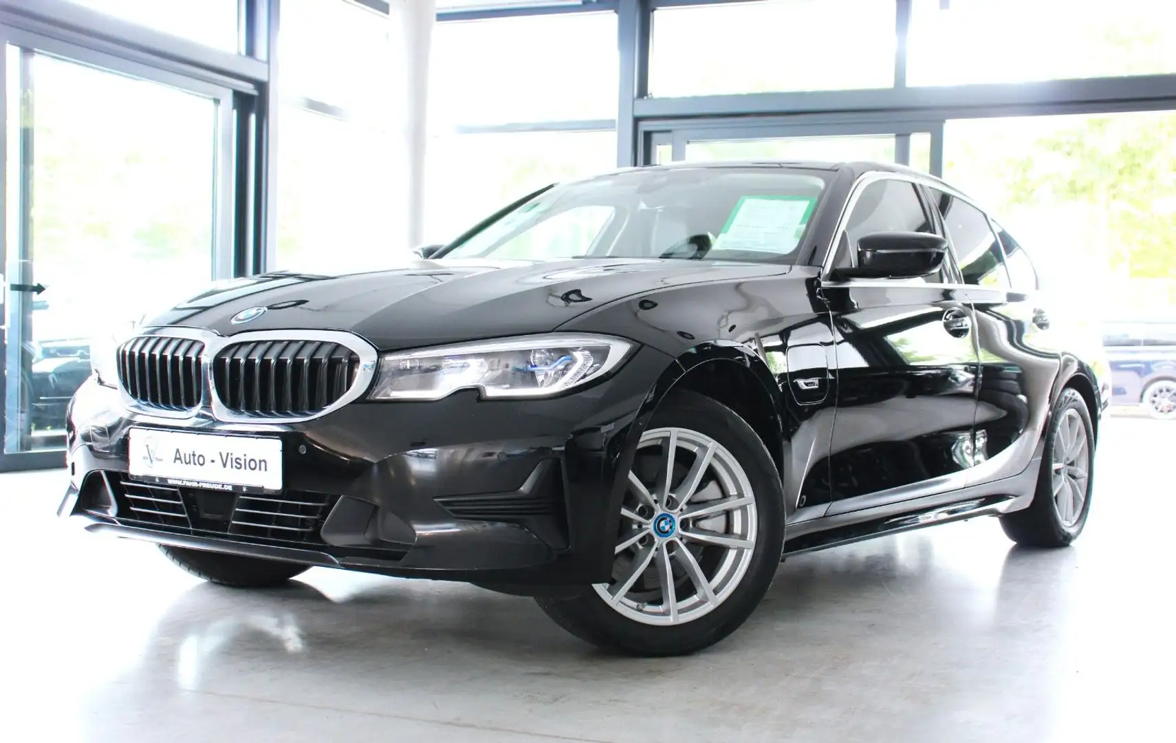 BMW 320 e Advantage *Laser*ACC*HUD*HiFi*SHZ*KAM*Pano Fekete - 1