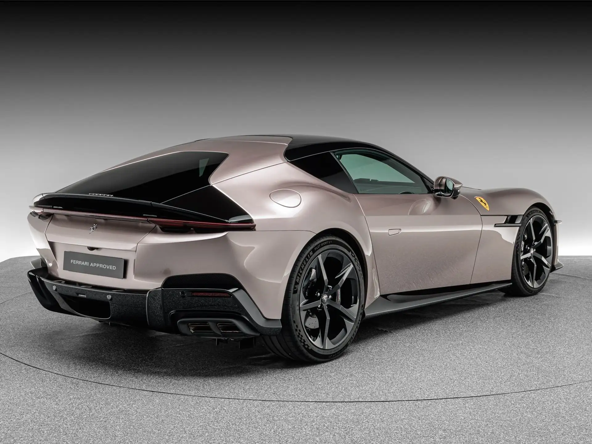 페라리 12 칠린드리 2025 실버 사진 5