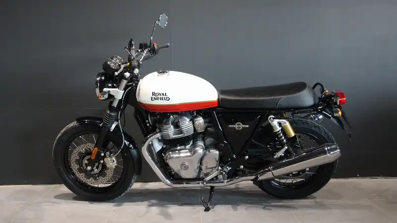 Royal Enfield Interceptor - foto 2