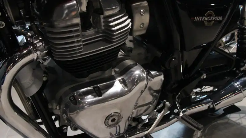 Royal Enfield Interceptor - foto 8
