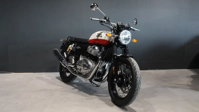 Royal Enfield Interceptor - foto 4