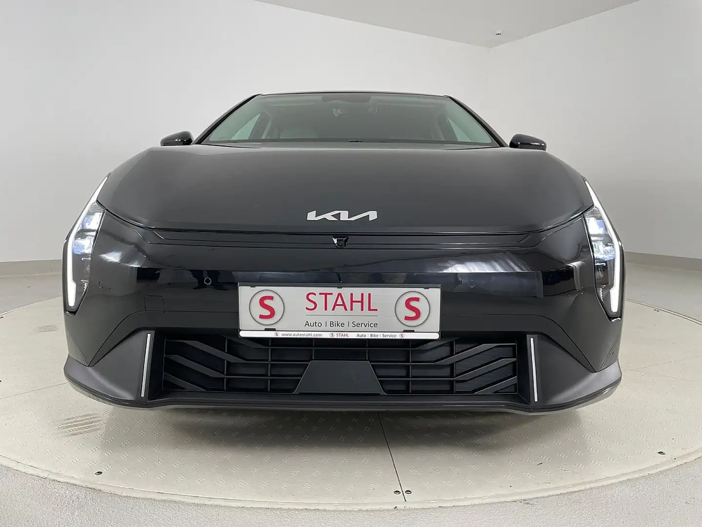 Kia EV4 HB Earth Plus 81,4kWh FWD | Stahl Wien 22 Schwarz - 2
