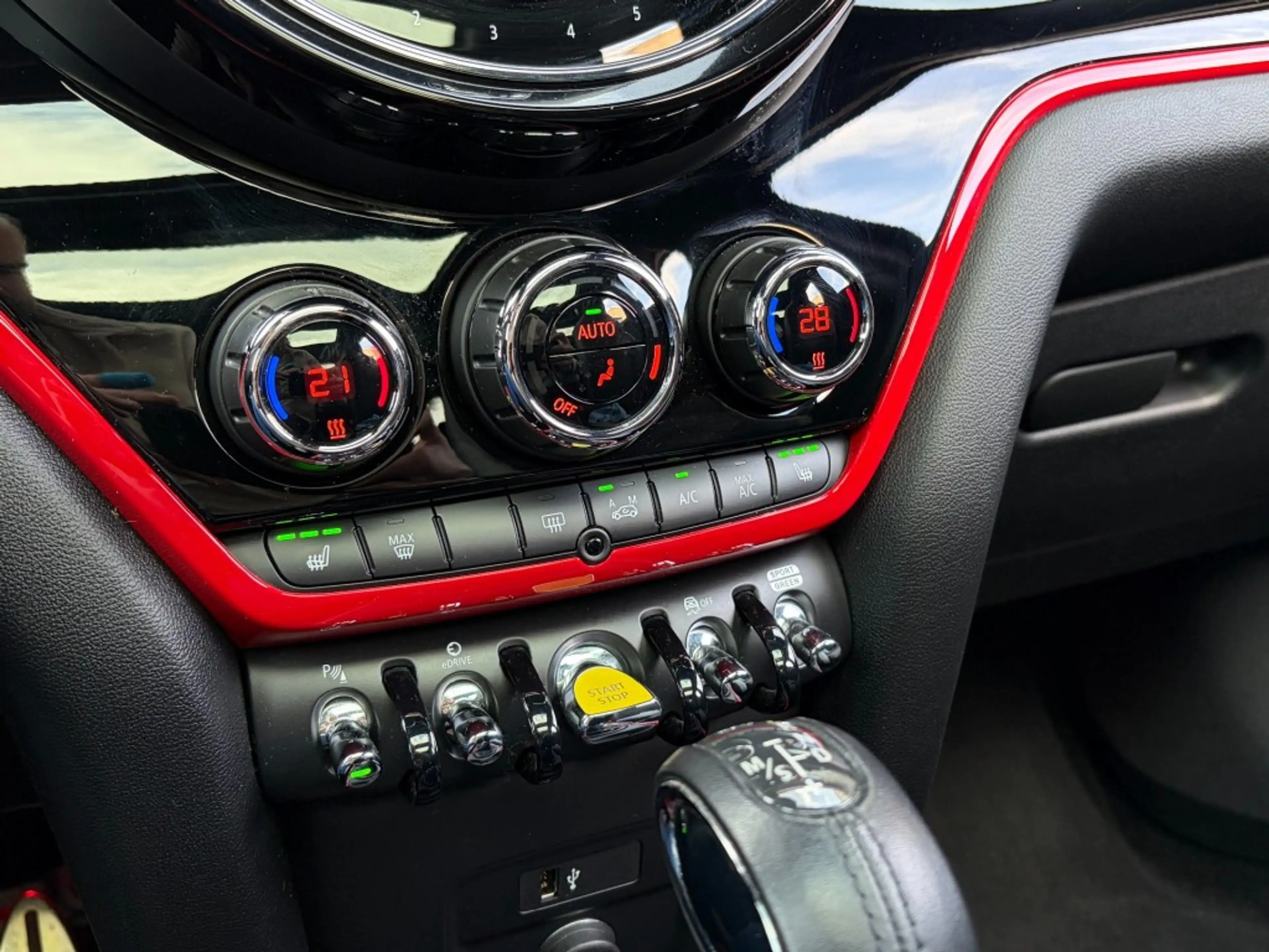 MINI Cooper SE Countryman 1.5 SE ALL4 JCW - PANO - FACELIFT - TREKH. - 18 IN — photo 11