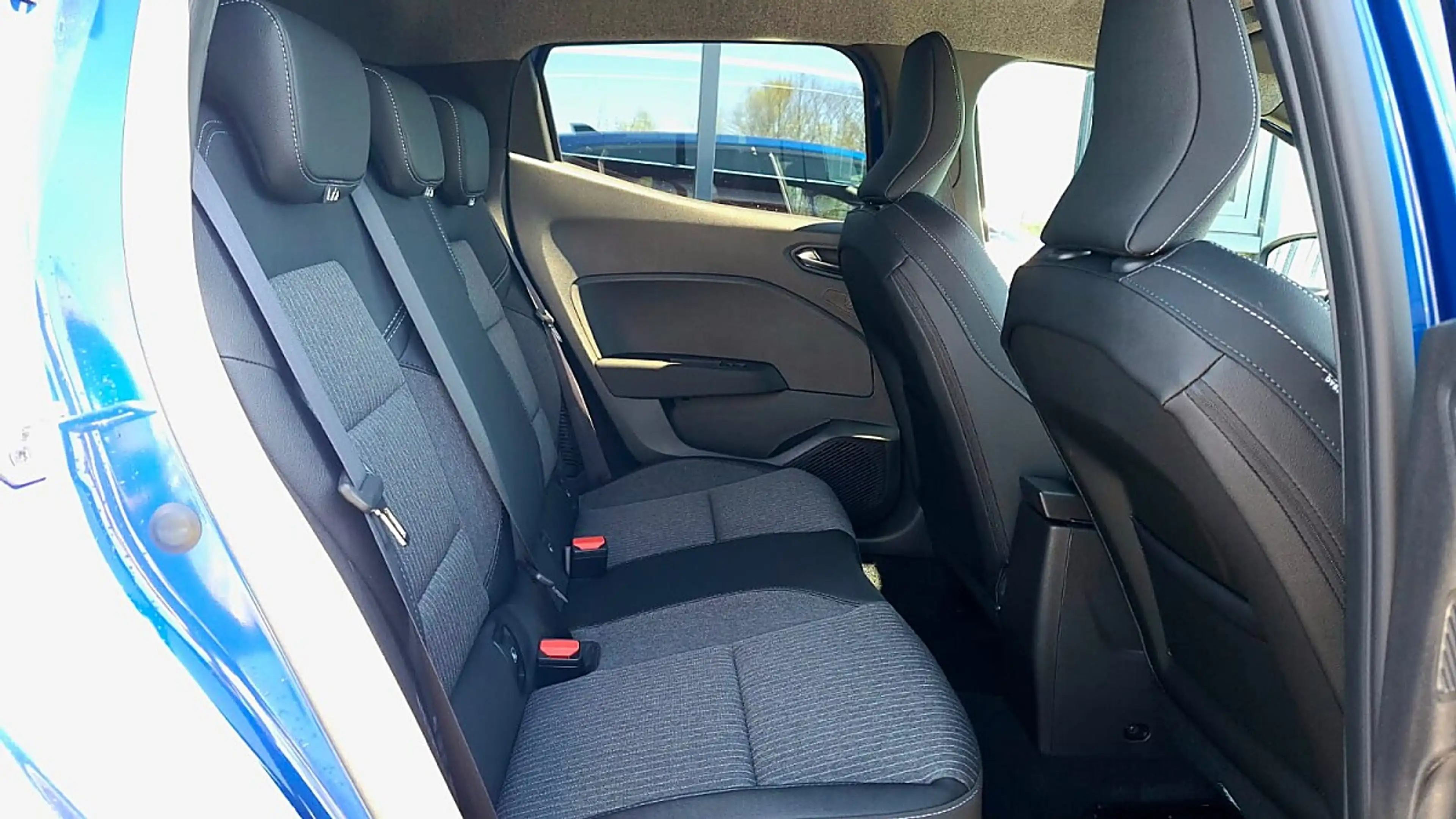 Mitsubishi Colt 1,6 HEV Intense — photo 8