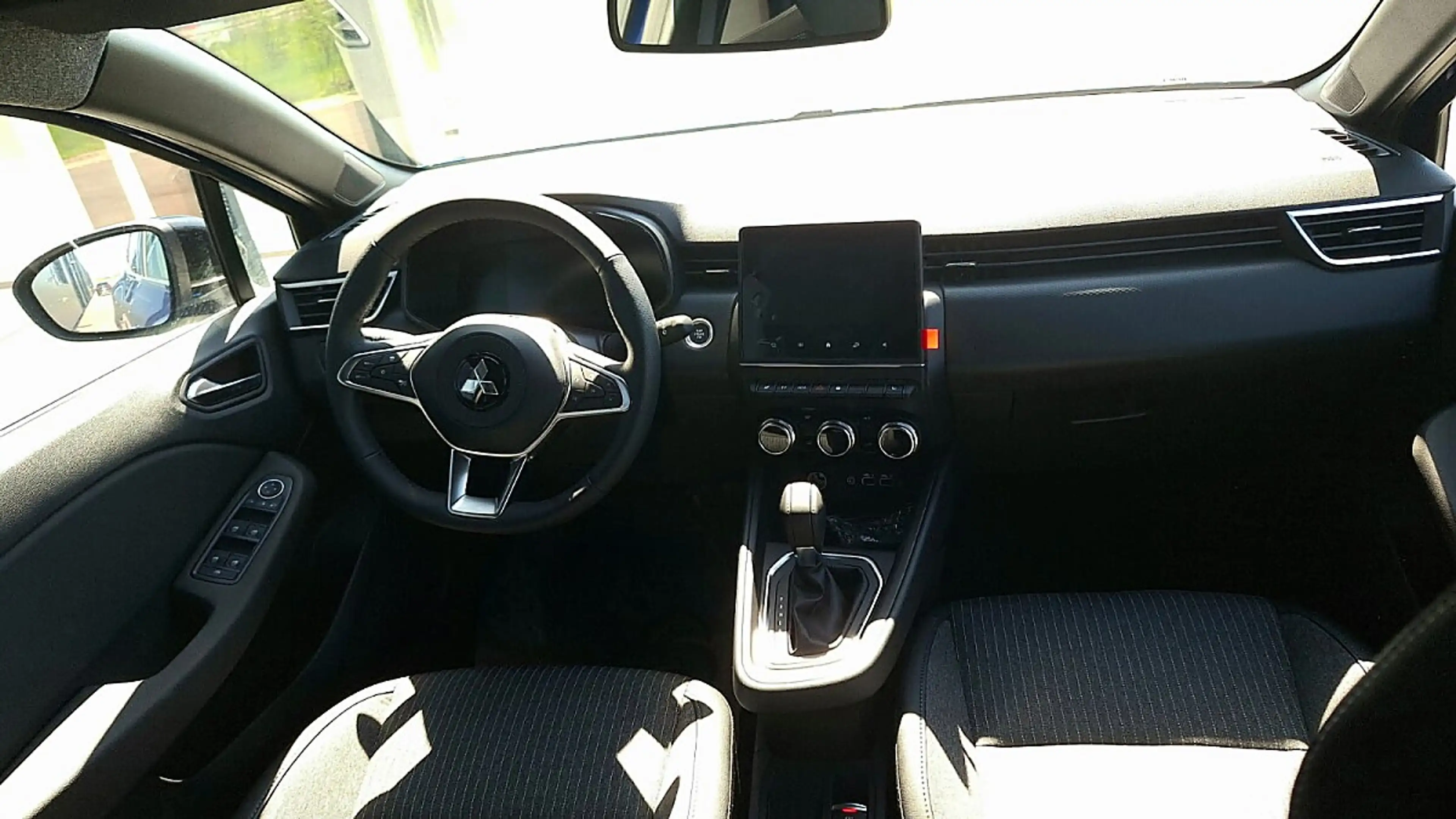 Mitsubishi Colt 1,6 HEV Intense — photo 7