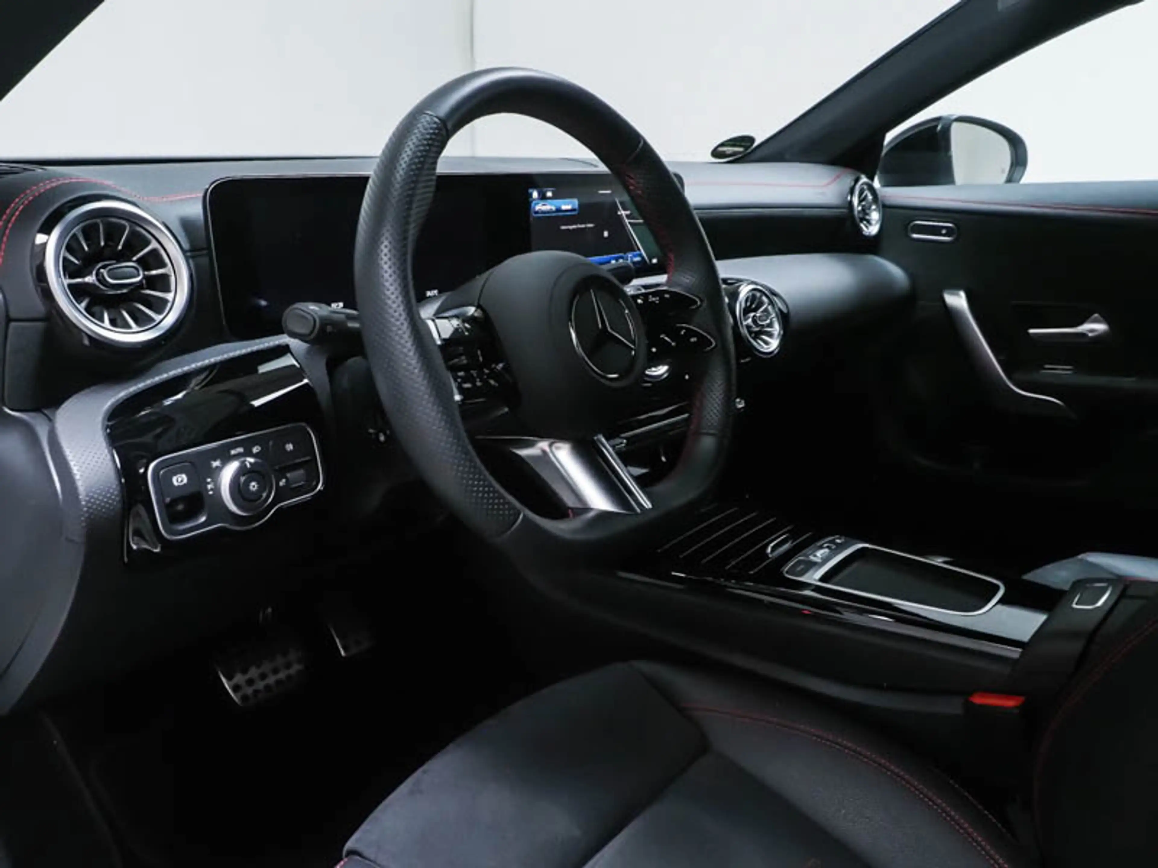 Mercedes-Benz CLA 220 4M Coupé AMG-Sport/MLB/Pano/Night/19' — photo 8