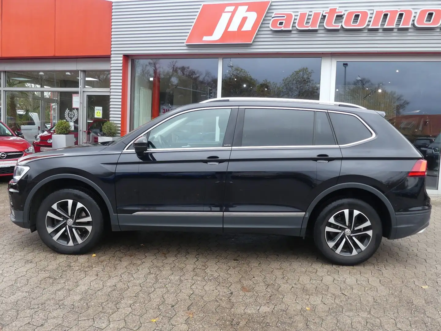 Volkswagen Tiguan Allspace IQ.DRIVE ACC*AHK*Navi*SHZ Schwarz - 2