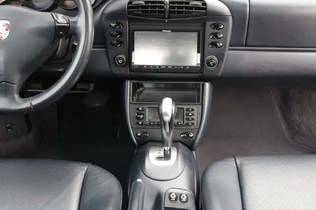 Porsche 911 view 9