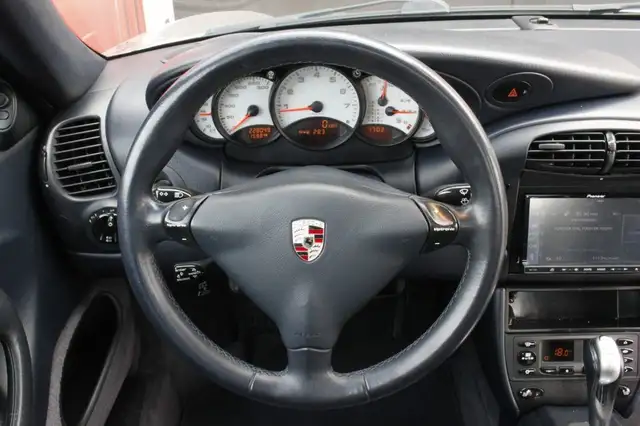 Porsche 911 view 8