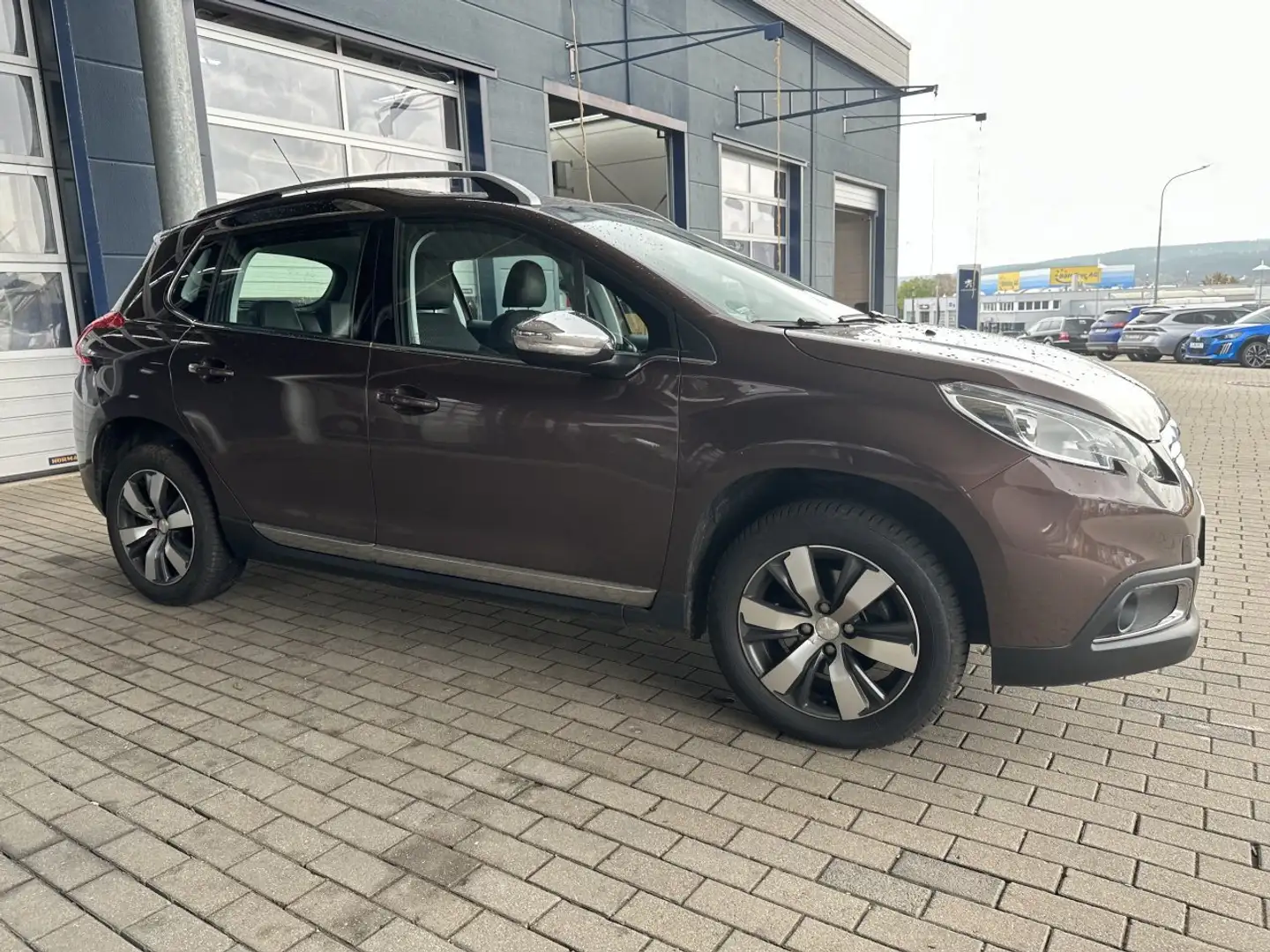 Peugeot 2008 Active/1.Hand/Scheckheft/PDC/Temp./Klimatr/SHZ/Alu Braun - 2