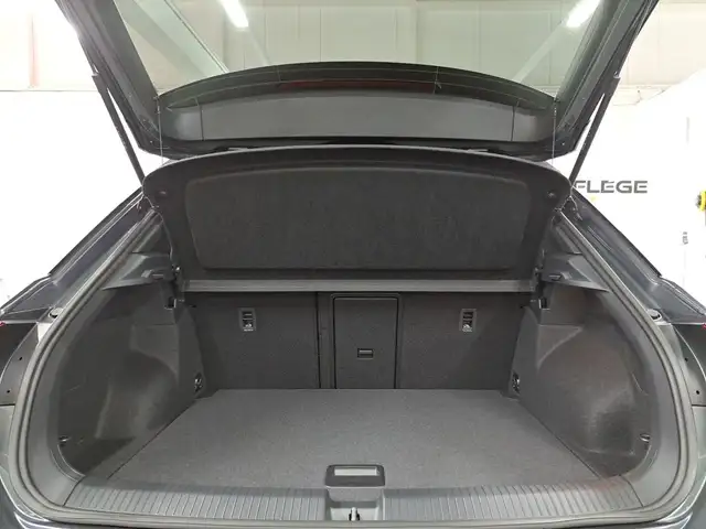 Volkswagen T-Roc view 7