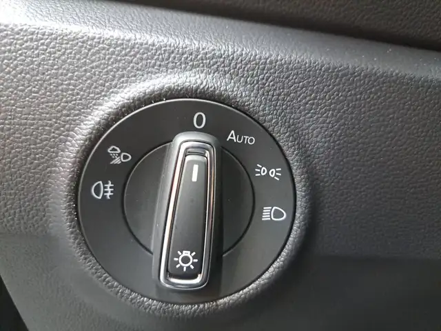 Volkswagen T-Roc view 10