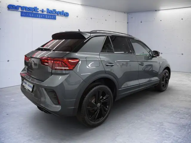 Volkswagen T-Roc view 3