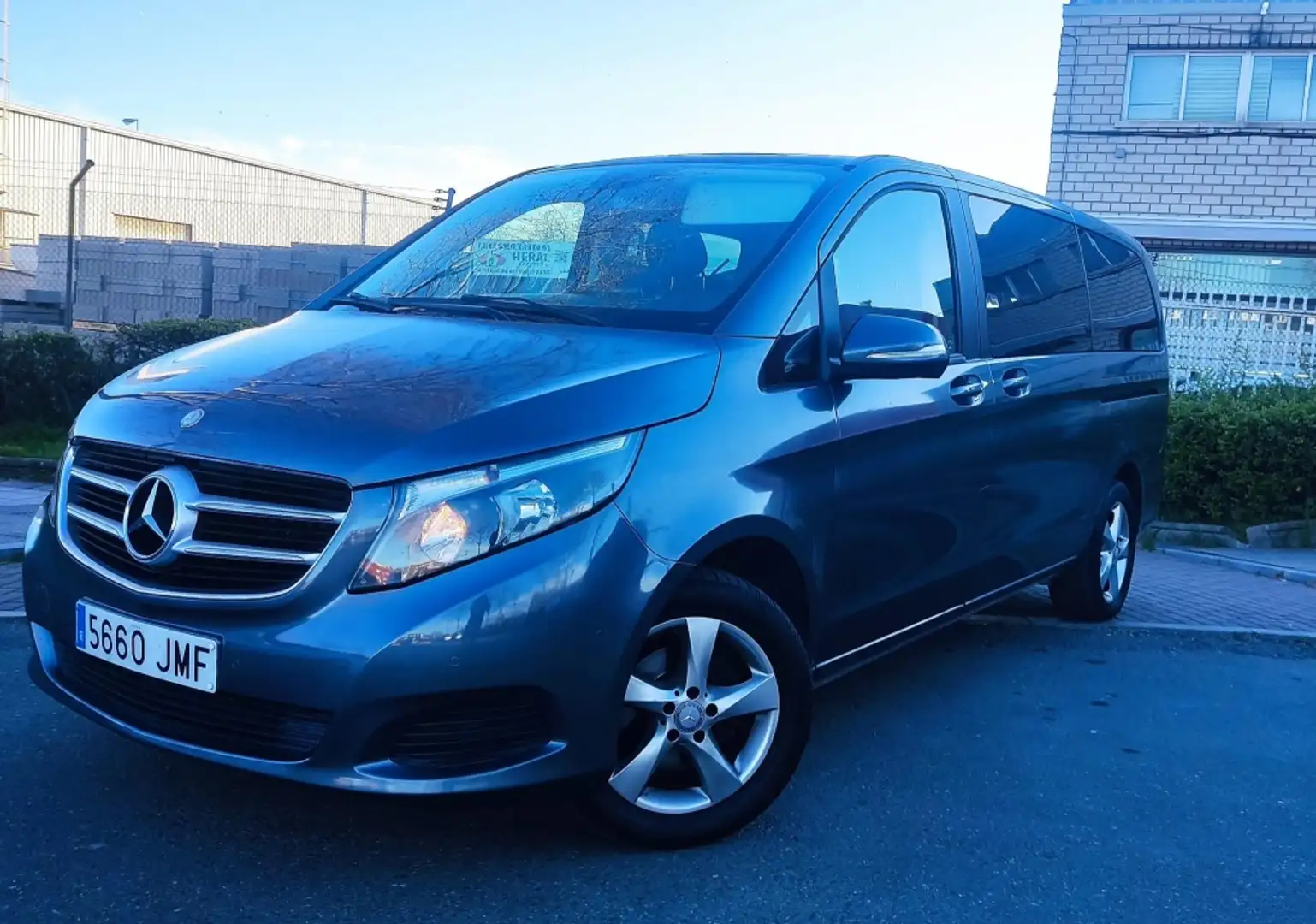 Mercedes-Benz V 220 220CDI Largo 7G Tronic Gris - 2
