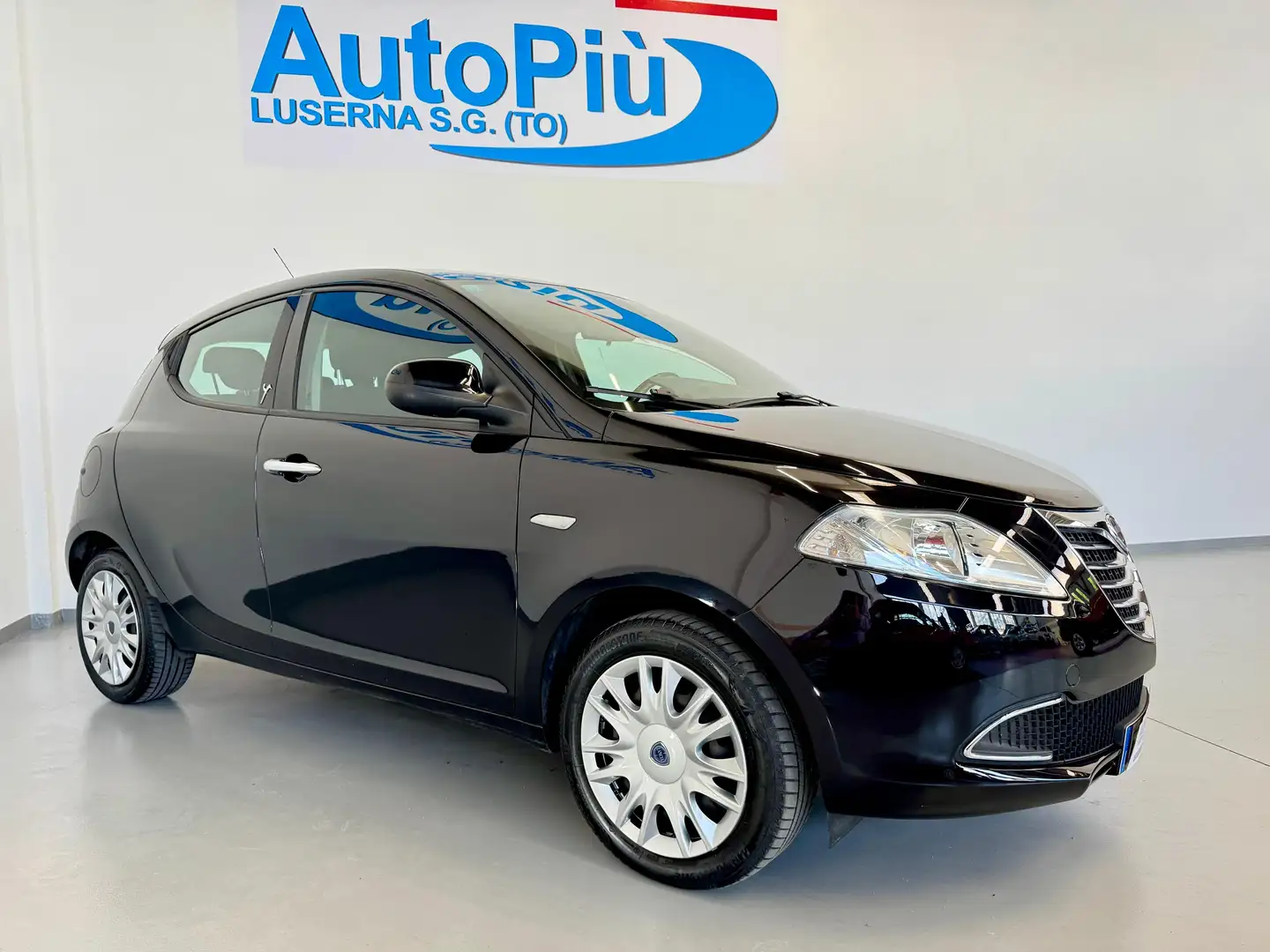 Lancia Ypsilon Ypsilon III 2011 1.2 8v Platinum s Zwart - 2