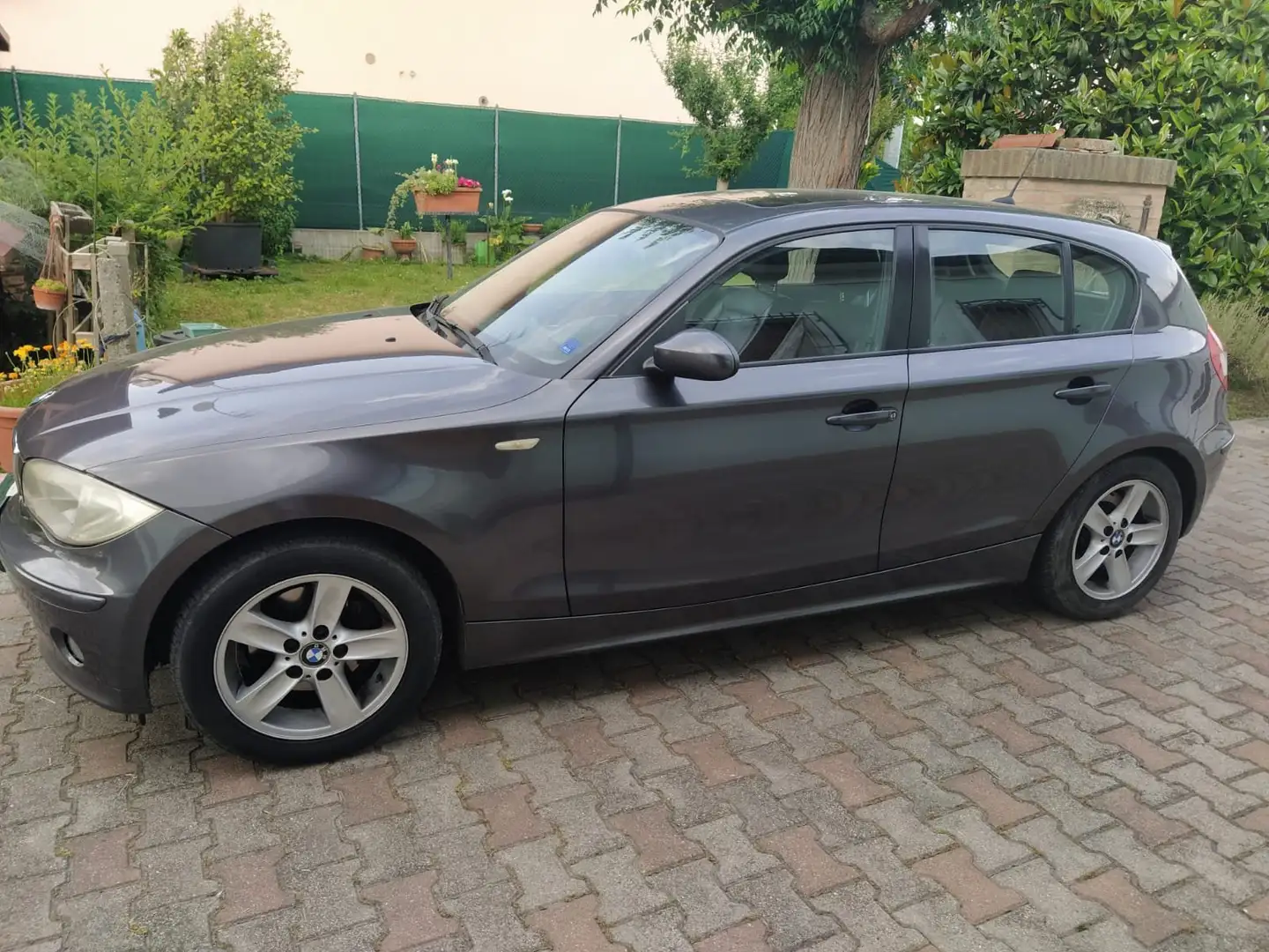 BMW 120 120d Futura Grey - 2