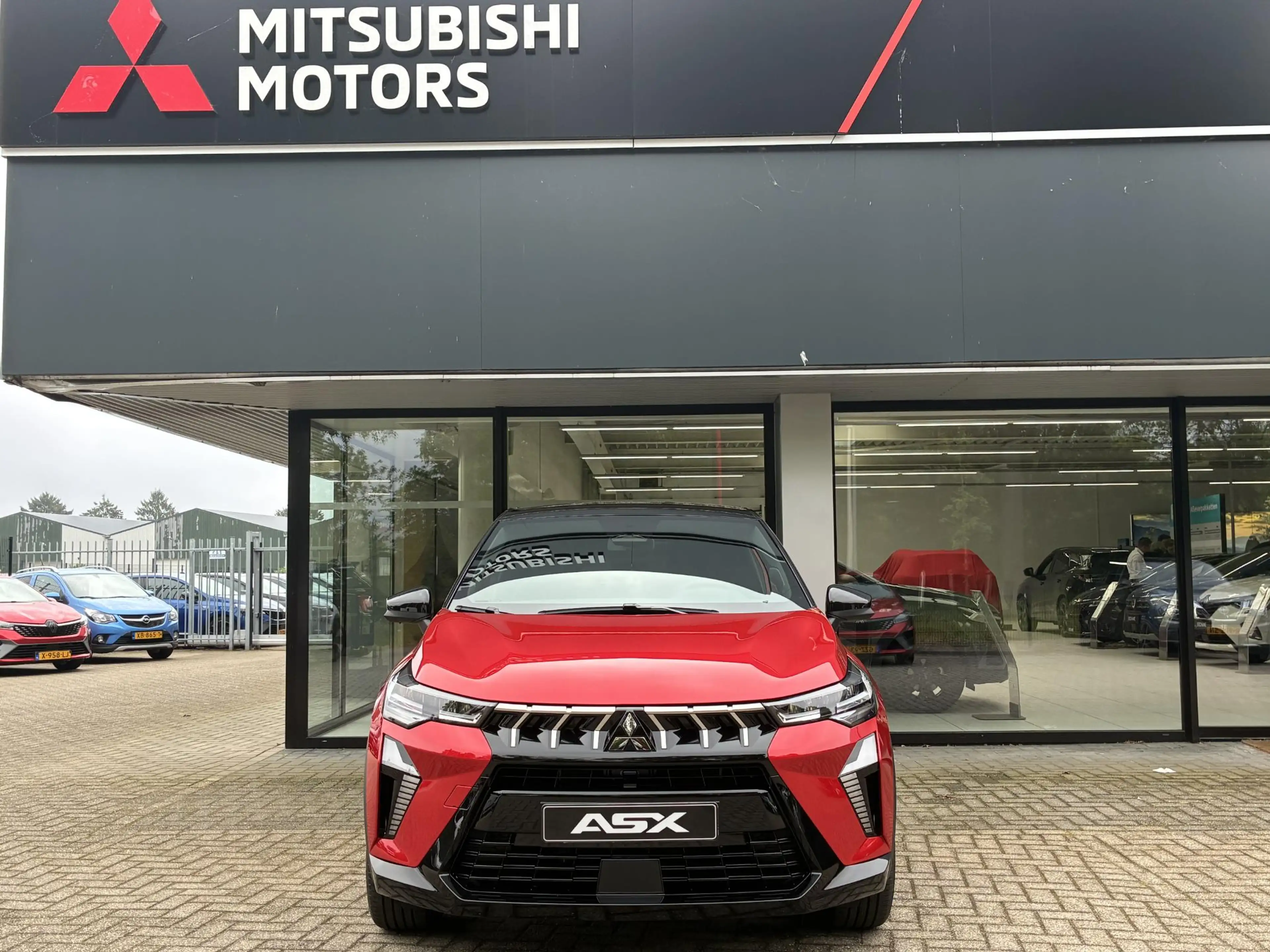 Mitsubishi ASX 1.8 HEV AT Black Edition | DEMO | Climate Control — photo 8