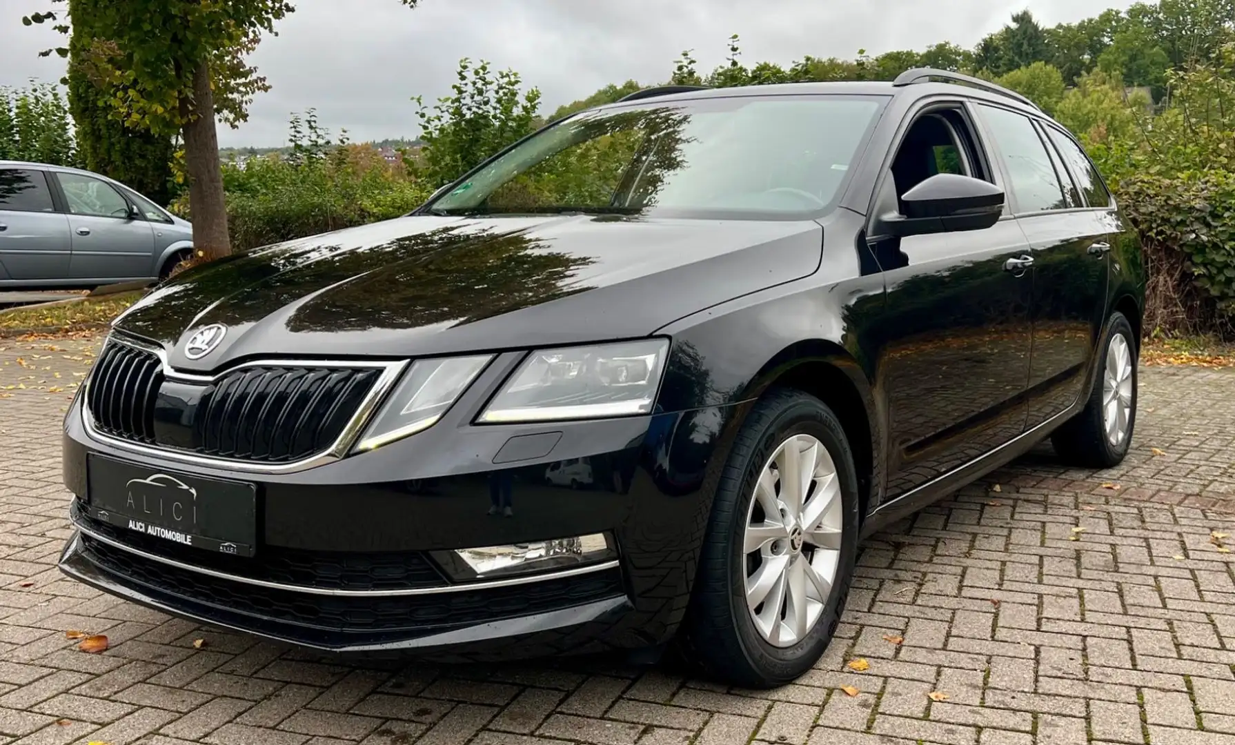 Skoda Octavia Style 2.0TDI *NAV*PDC Noir - 1