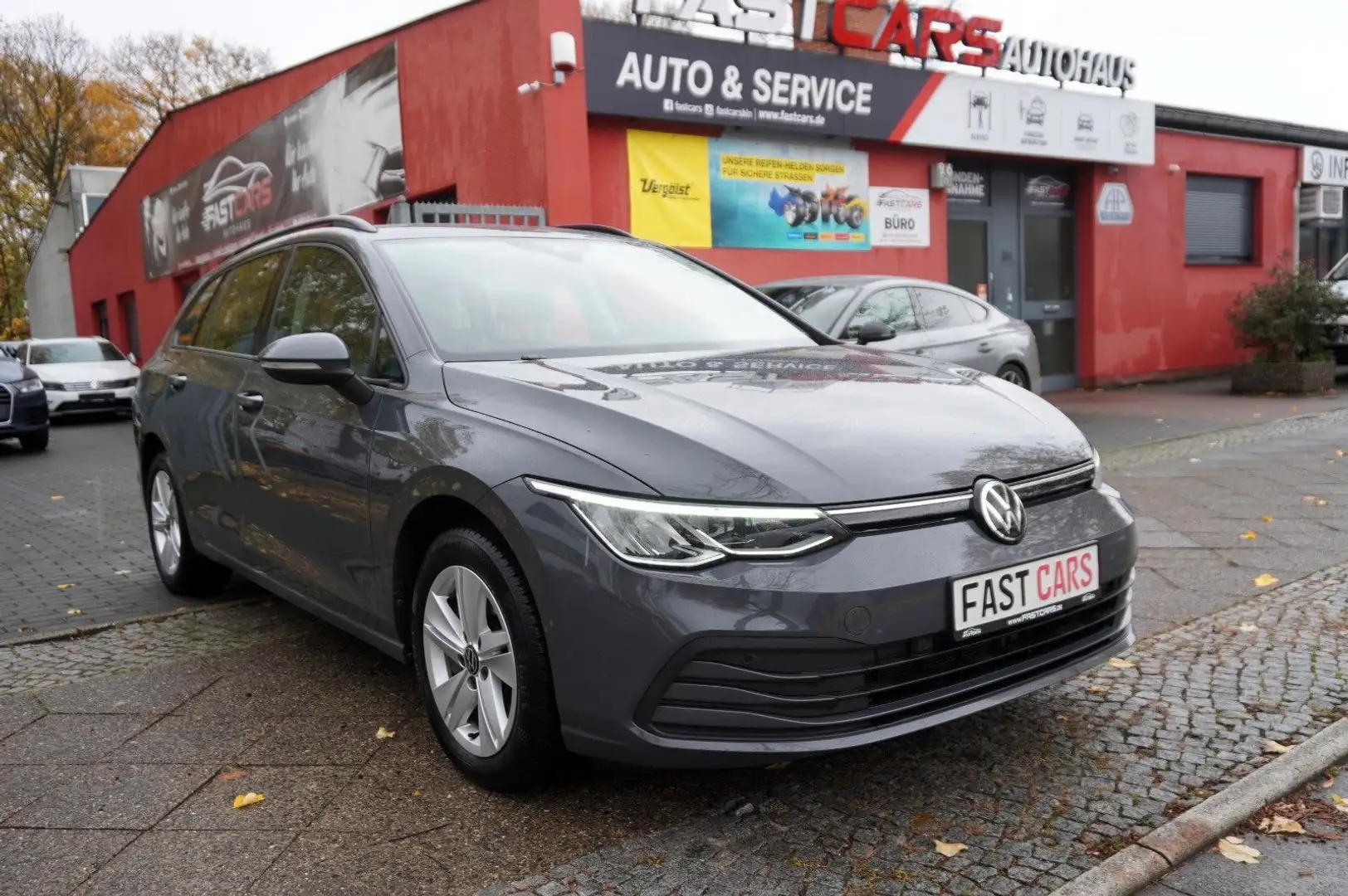 Volkswagen Golf VIII Variant Life 2.0 TDI Navi SHZ PDC ACC! Grau - 2