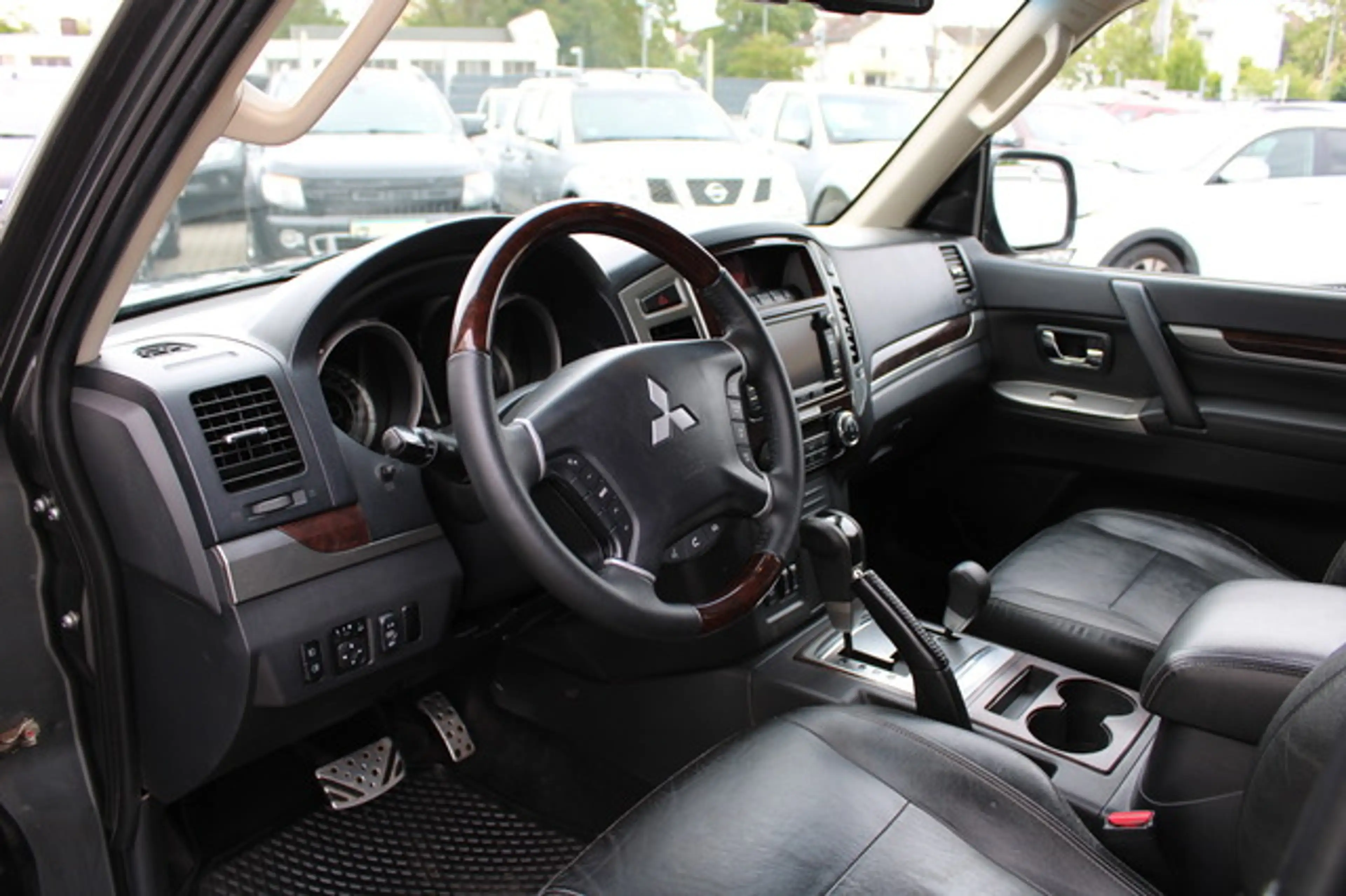 Mitsubishi Pajero 3.2 DI-D Instyle Top VOLL*7-Sitzer*Top Zustand — photo 12