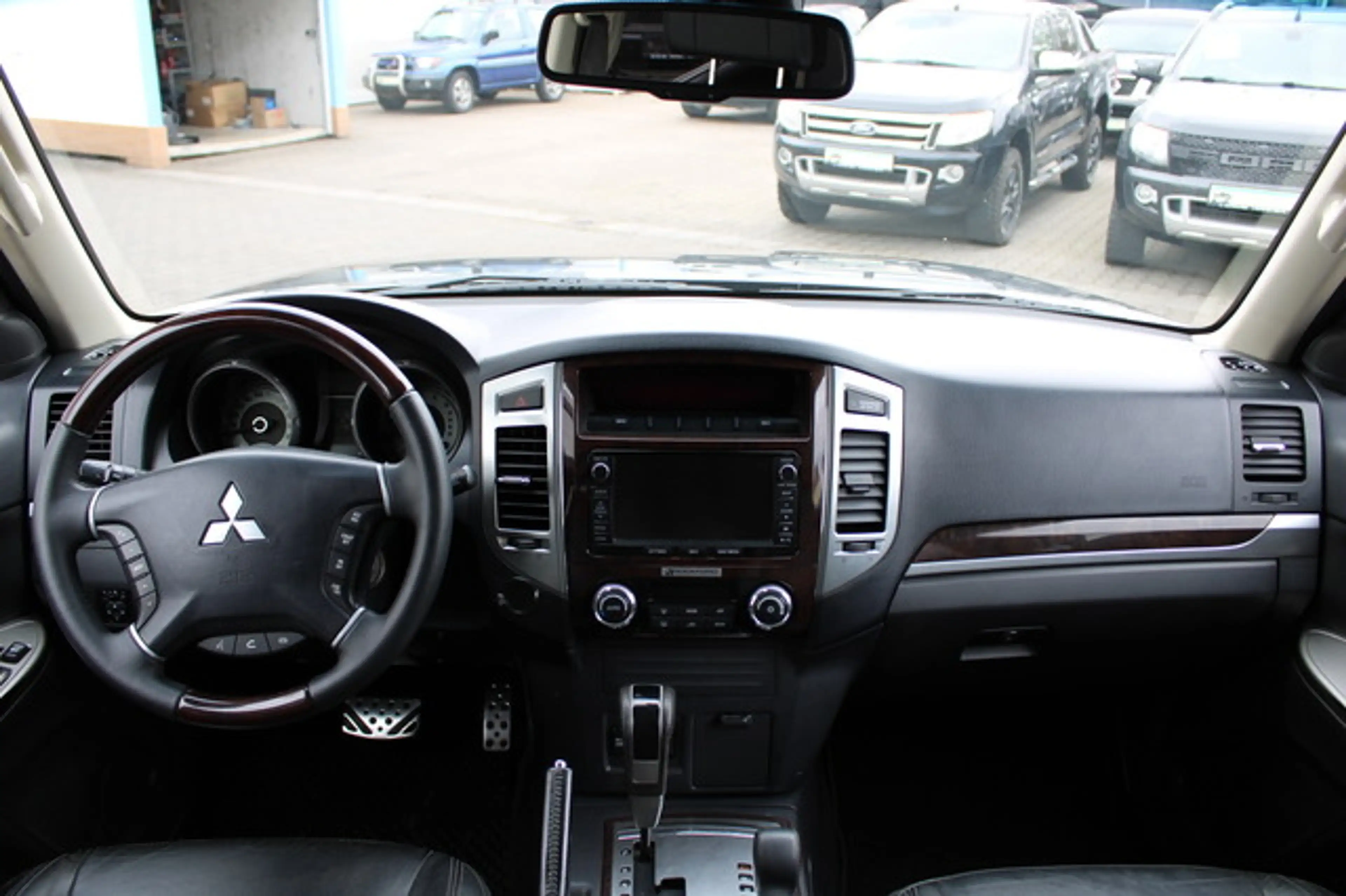 Mitsubishi Pajero 3.2 DI-D Instyle Top VOLL*7-Sitzer*Top Zustand — photo 11